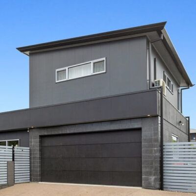 custom.garage.door.stained.timber